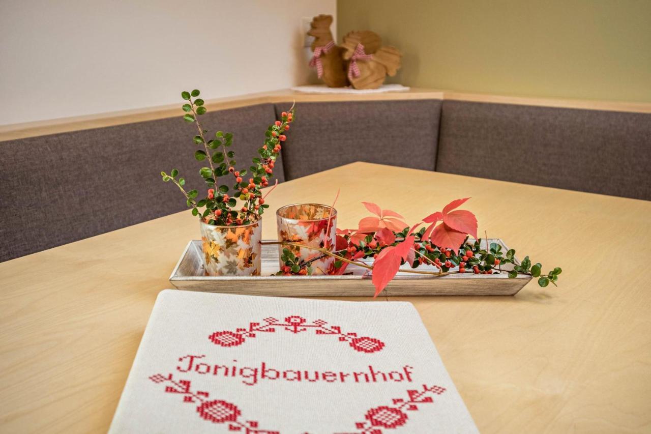 Tonigbauernhof Blumenwiese Scena Kültér fotó